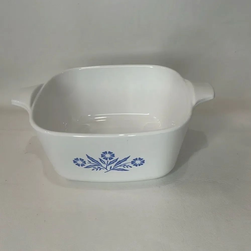 CorningWare 60s 22 Ounces P-43-B White Blue Cornflower Petite Dish Range Micro